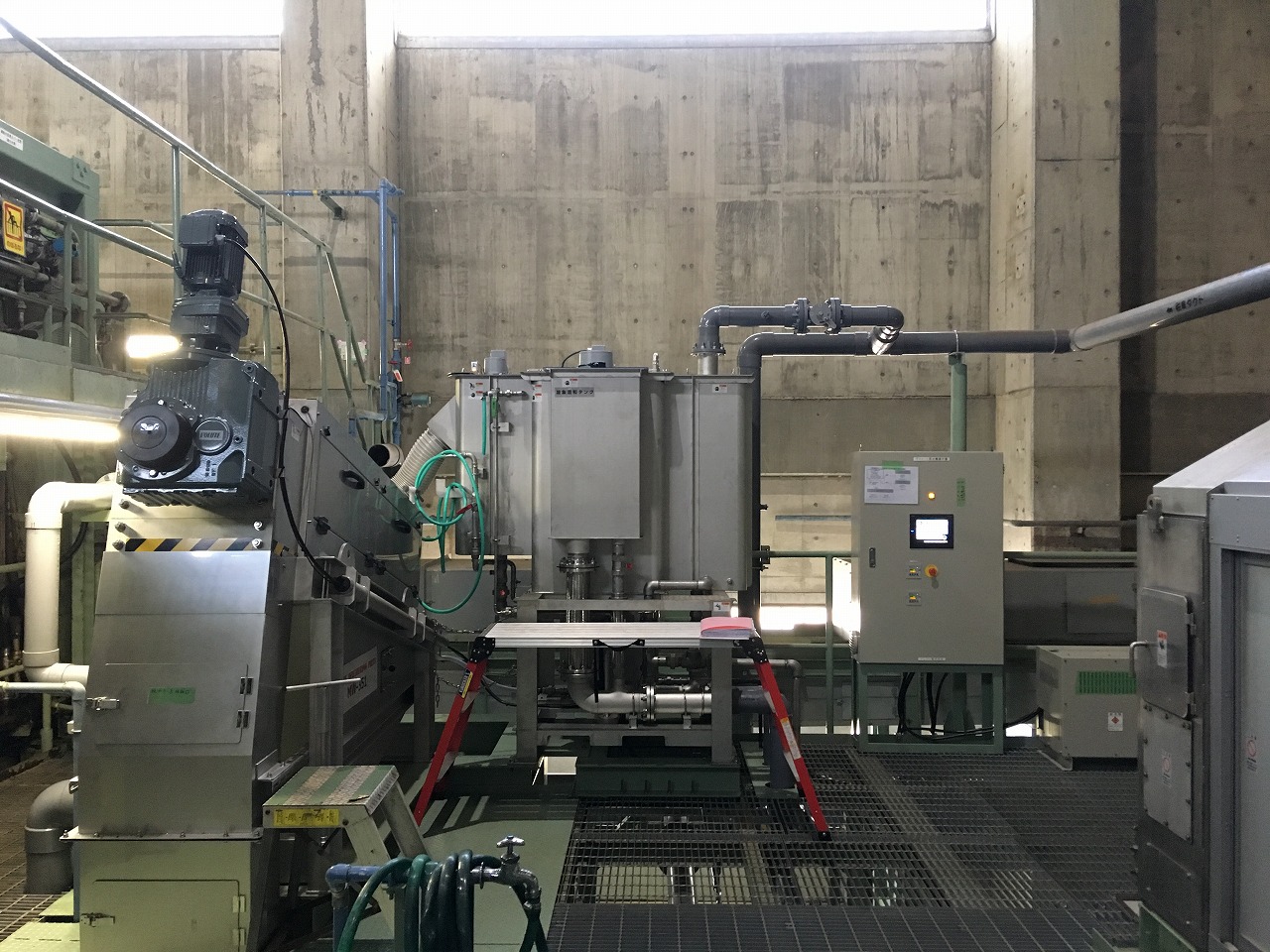 汚泥脱水機